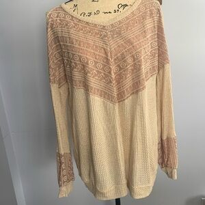 Filly Flair top Lon‎ sleeves embroidered